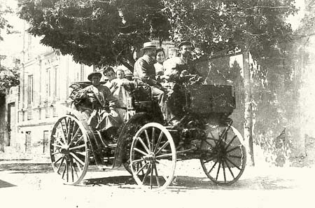 Coche en av. Navarra